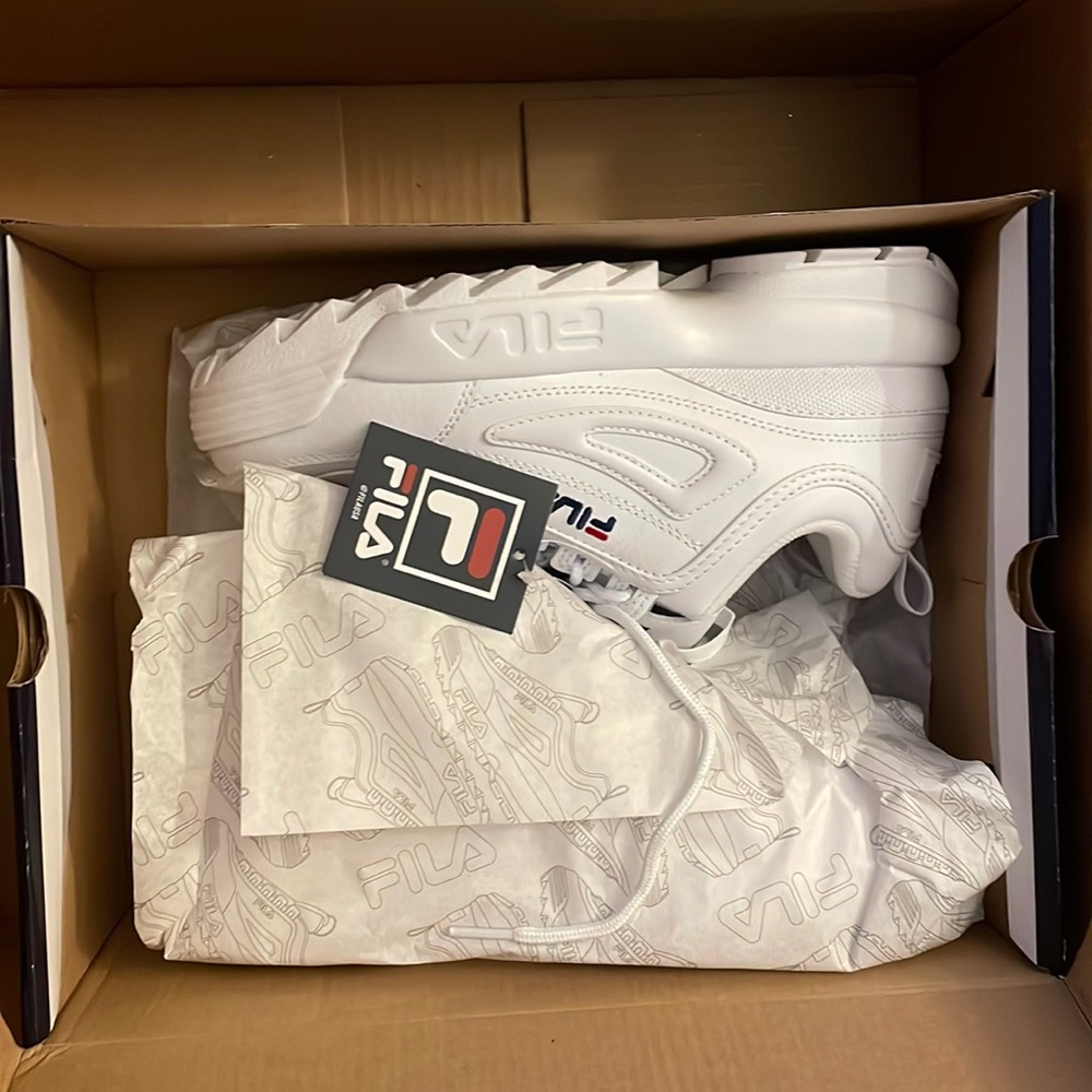 BRAND NEW Size 8 All White Filas